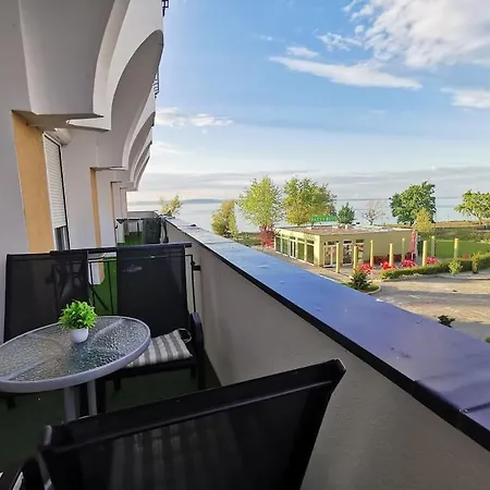 Silver - Waterfront With Lakeview Apartman Siófok