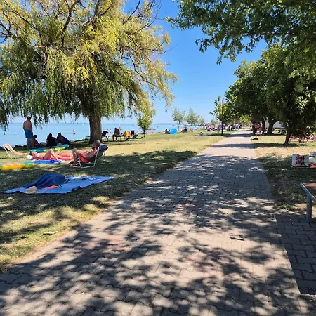 Silver - Waterfront With Lakeview Lejlighed *