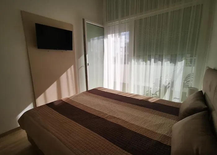 Silver - Waterfront With Lakeview *